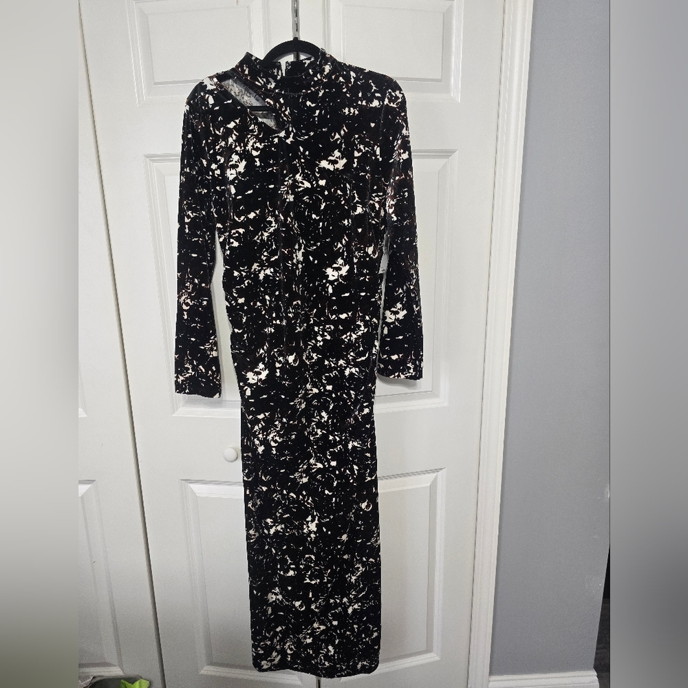 Elegant Black and White Long Sleeve Dress